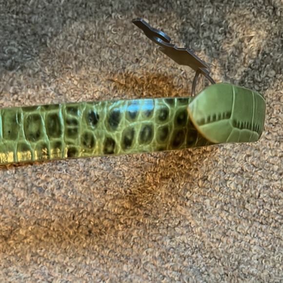 Vtg ANN TAYLOR Size Medium Green Leather Croc Embossed Belt Silver Closure NEW - Picture 8 of 16
